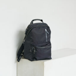 リュックサック［H38×W26 ×D16㎝］¥22,000／ダブル アンド デイナイト（エース）