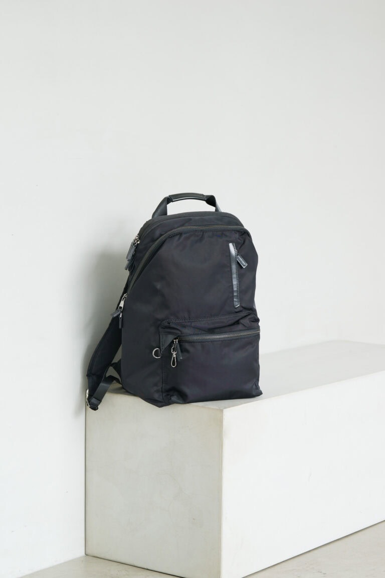 リュックサック［H38×W26 ×D16㎝］¥22,000／ダブル アンド デイナイト（エース）