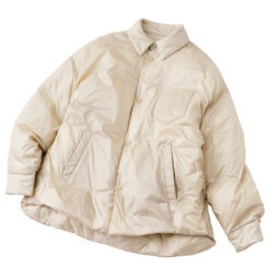 ダウンジャケット¥59,400／アッパーハイツ（ゲストリスト）