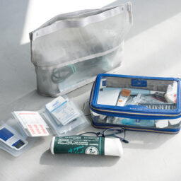 化粧品はお試しサイズをカードケースに収納