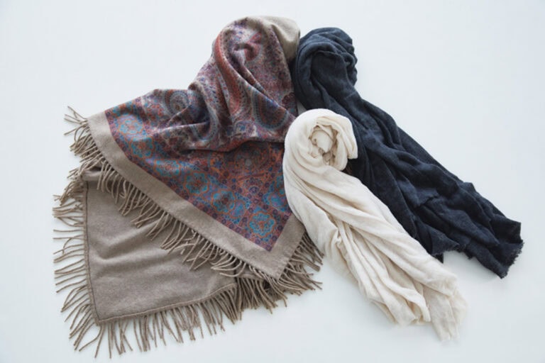 右2枚はスペインで購入した「マッシモドゥッティ」、左は「ロロ・ピアーナ」。