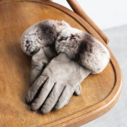 ふわふわが心地いいレザーグローブ