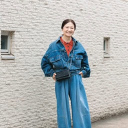 コートの中は……