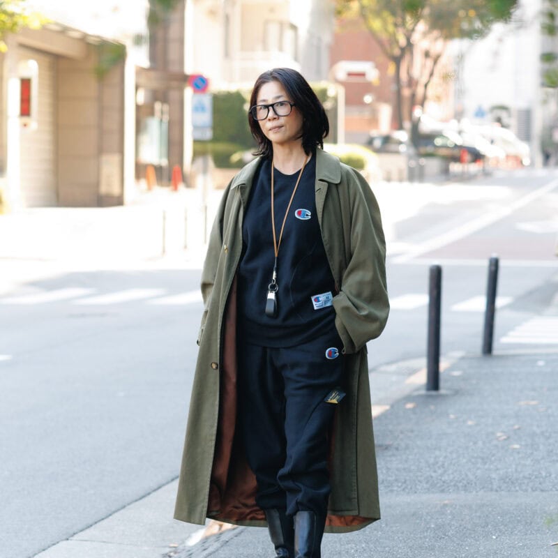 【おしゃれ業界人の私服スナップ】ヴィンテージの「エルメス」コートで大人スポーティなスタイリスト三浦由美子さん愛用の冬アイテムも見逃せない!