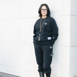 コートの中は……