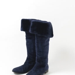 ロング丈で暖かいムートンブーツはブーツインスタイルで