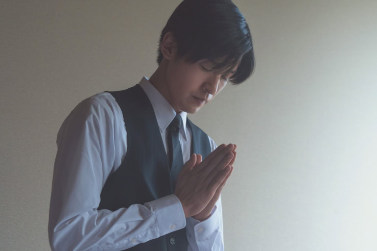 映画『ほどなく、お別れです』より漆原（目黒蓮）