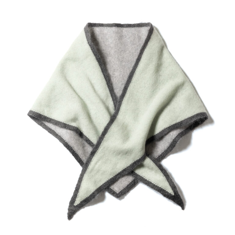 ストール¥27,500／アソース メレ（アイネックス）