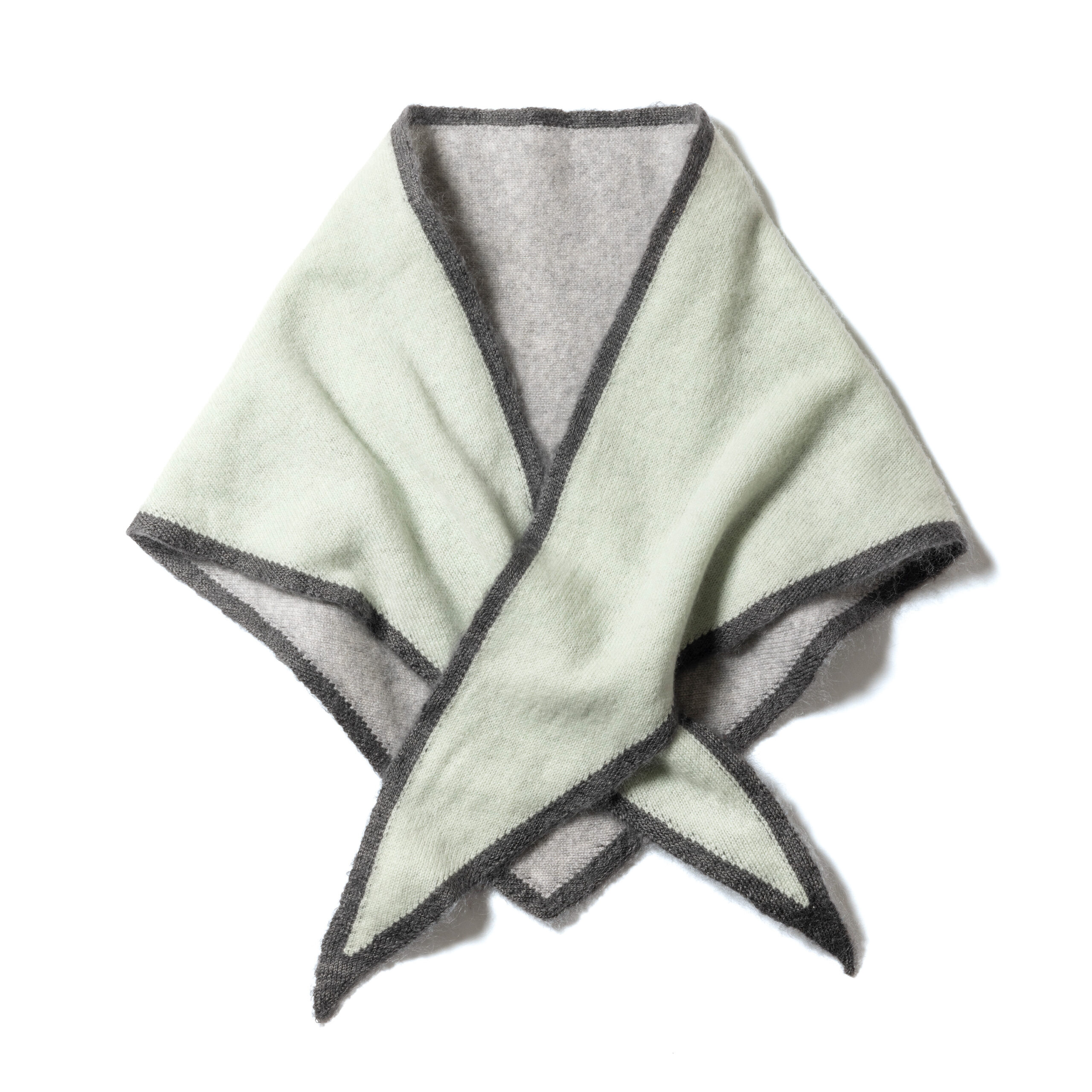 ストール¥27,500／アソース メレ（アイネックス）