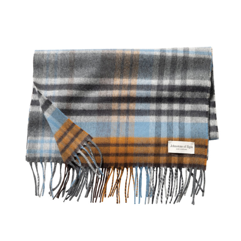 マフラー¥36,300/ジョンストンズ オブ エルガン