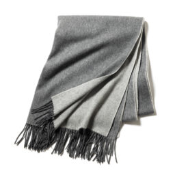 グレーストール¥19,800／ロペ（ジュンカスタマーセンター）