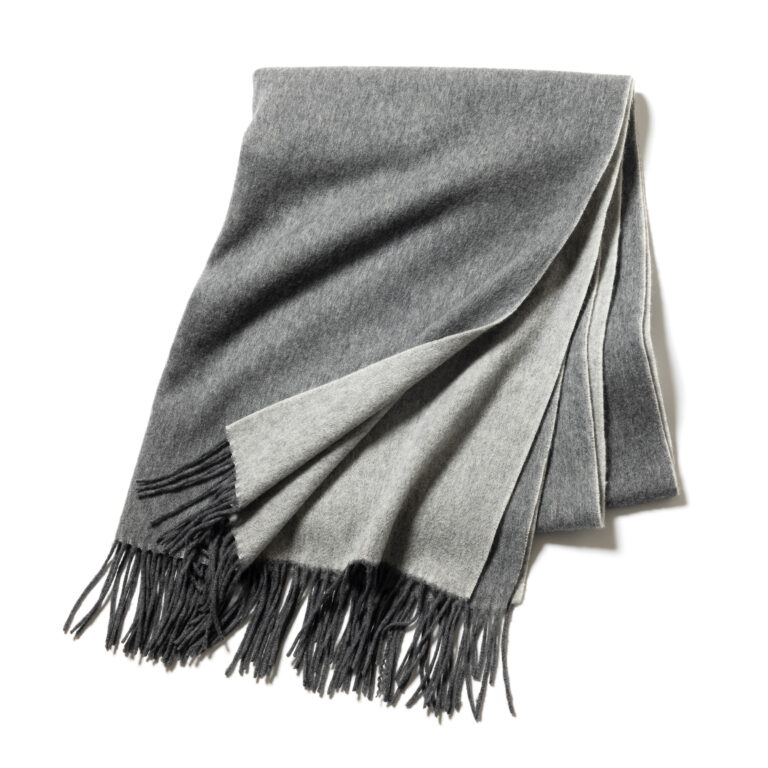 グレーストール¥19,800／ロペ（ジュンカスタマーセンター）