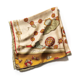 ベージュスカーフ¥16,500／マニプリ