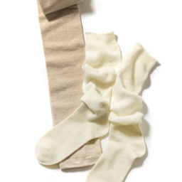 レギンス¥5,280／中川政七商店（中川政七商店 渋谷店）、靴下¥1,760／靴下屋（タビオ）