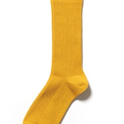 靴下¥880／靴下屋（タビオ）