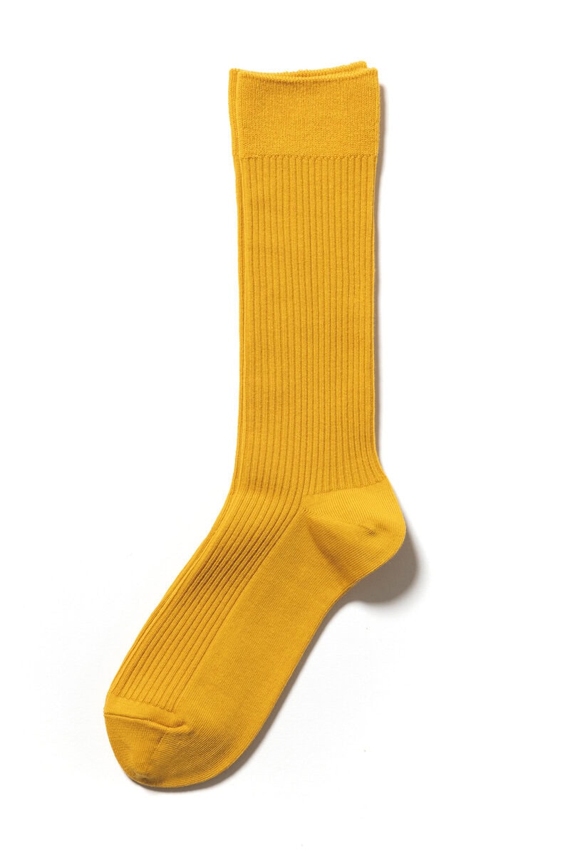 靴下¥880／靴下屋（タビオ）