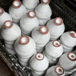 白釉の片口ゴブレット