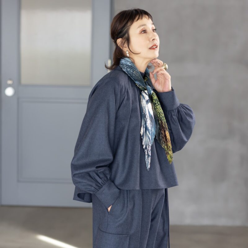 【第5位】【60代ファッション】首元のおしゃれと防寒に役立つ「チェック柄マフラー」＆「こなれ色スカーフ」に注目！選び方と巻き方のコツをチェック！