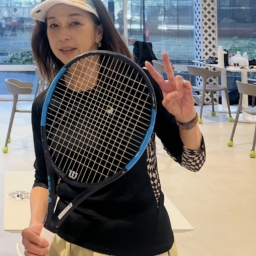 大谷りえ子さんのテニスウェア