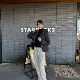 アトリエエヌズのショートダウンコート