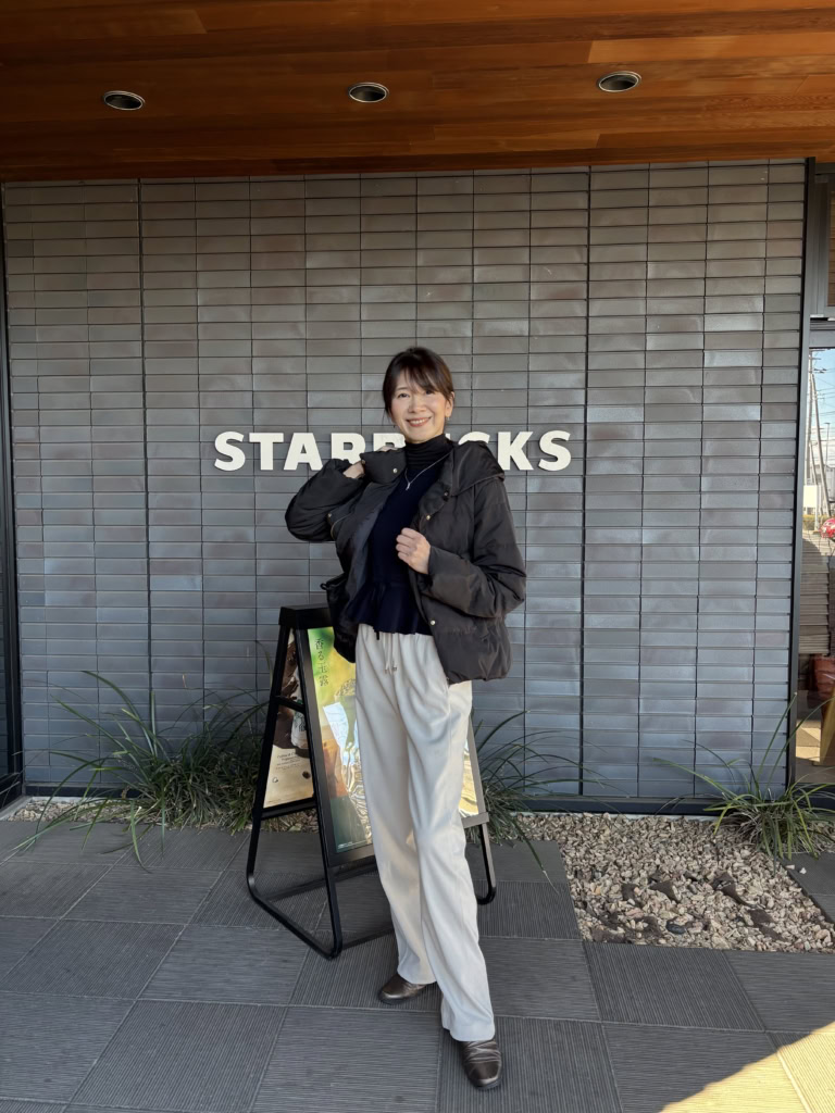 アトリエエヌズのショートダウンコート