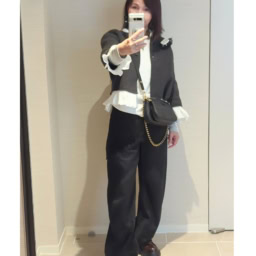 ニットカーデ／ZARA(new)、レースキャミ／ZARA(new)、ブラックデニム／ユニクロC、アクセサリー(new)、バッグ／Louis Vuitton、コインローファー／RAGEBLUE(new)