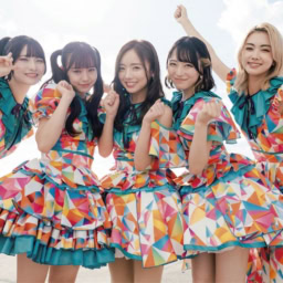 映画『恋愛裁判』よりアイドルグループ「ハッピー☆ファンファーレ」