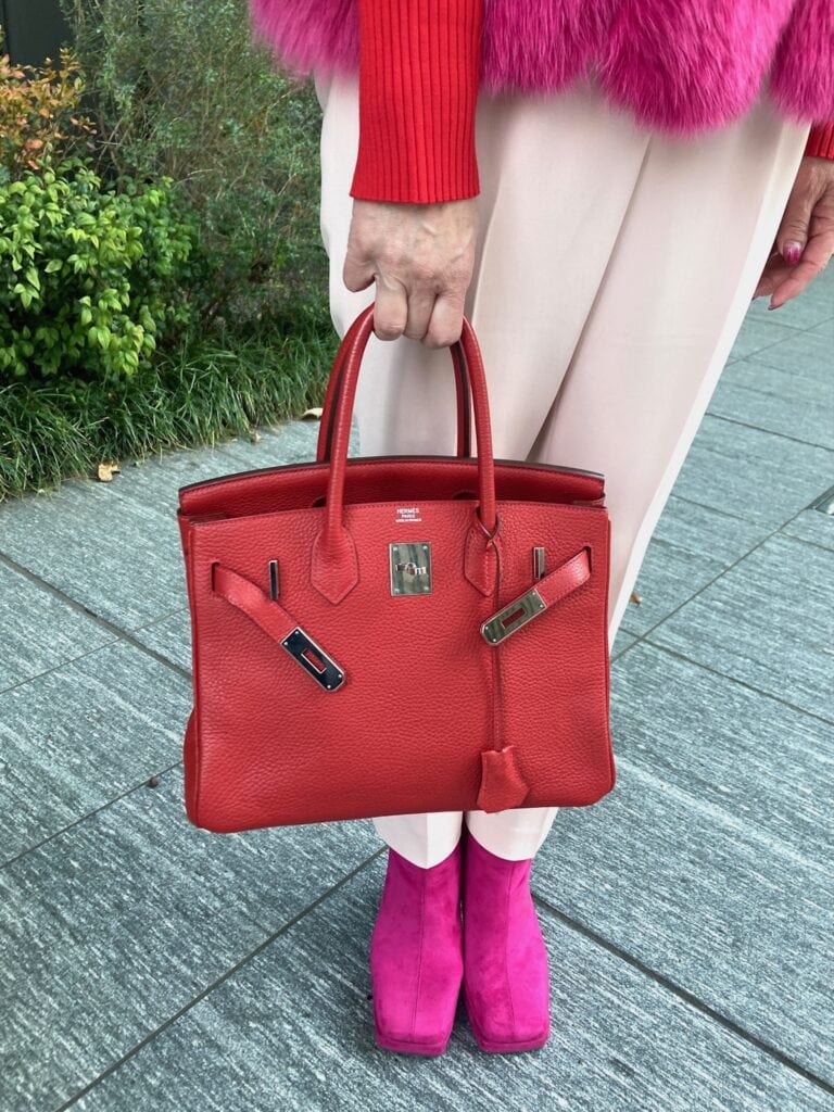 ピンクコーデにあえて赤いエルメスのバーキンを合わせました