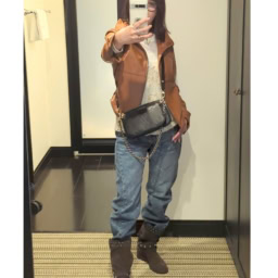 シープレザーブルゾン／oksoon(new)、レースキャミ／私のブランド、スリムストレートデニム／UG(new)、スエードレザーブーツ／ZARA(new)