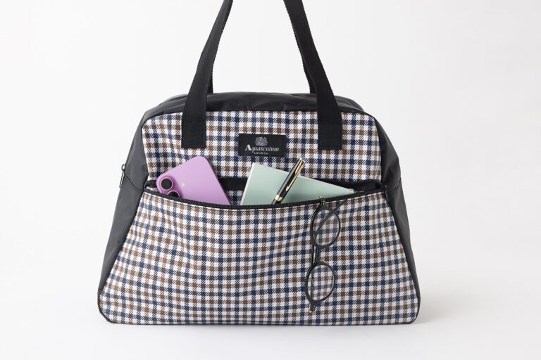 GLOW3月号特別付録「アクアスキュータム」の「大容量ボストンバッグ