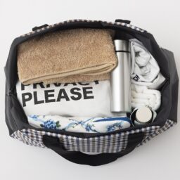 GLOW3月号特別付録「アクアスキュータム」の「大容量ボストンバッグ」