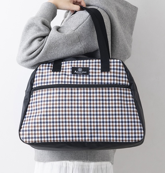 GLOW3月号特別付録「アクアスキュータム」の「大容量ボストンバッグ」