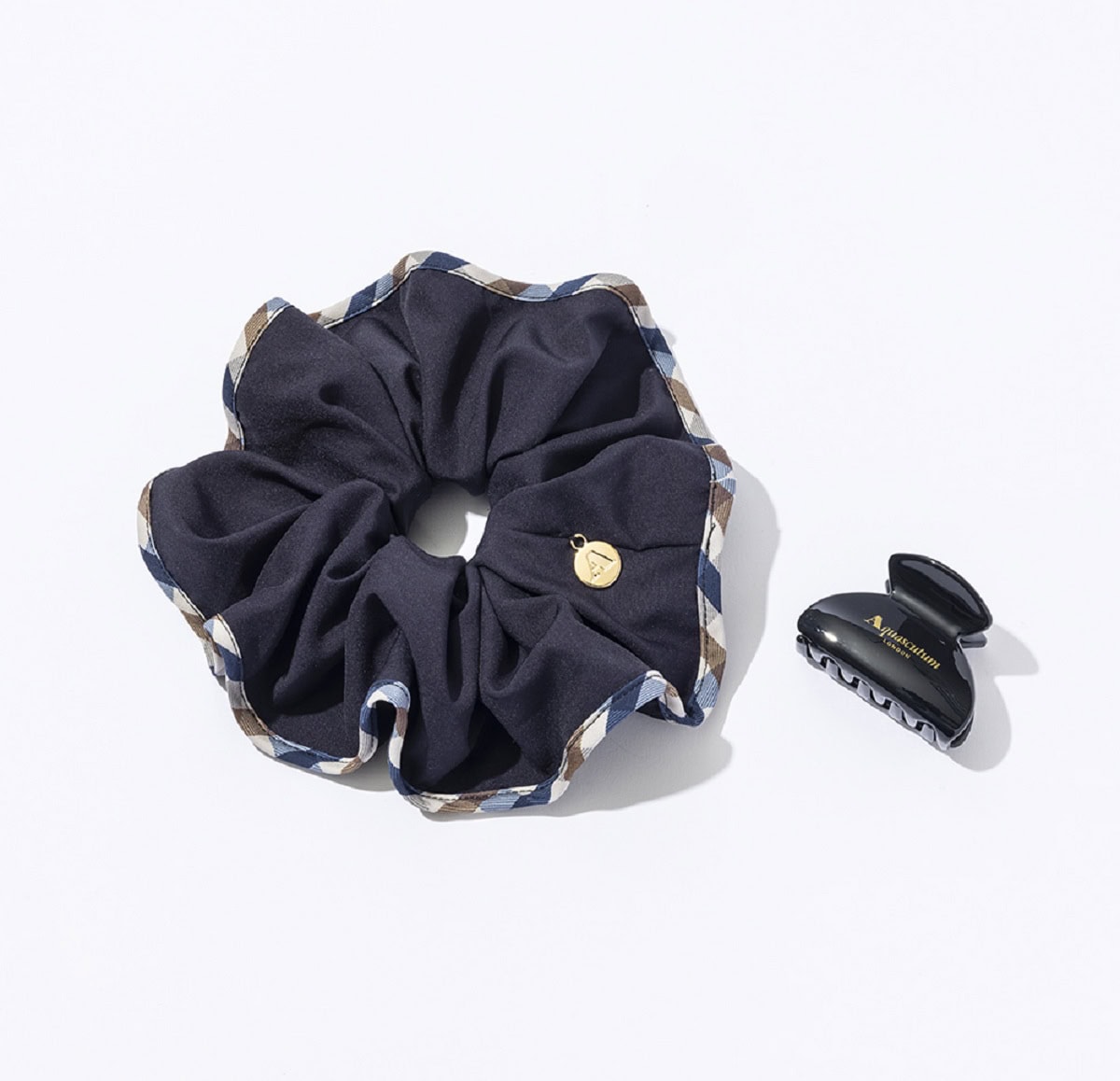 GLOW3月号増刊特別付録「アクアスキュータム」の「ビッグシュシュ＆ヘアクリップ」