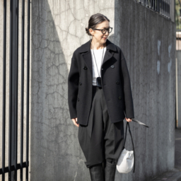 重くなりがちな黒をちょっぴりモードで洗練されたスタイルに！【Day5】