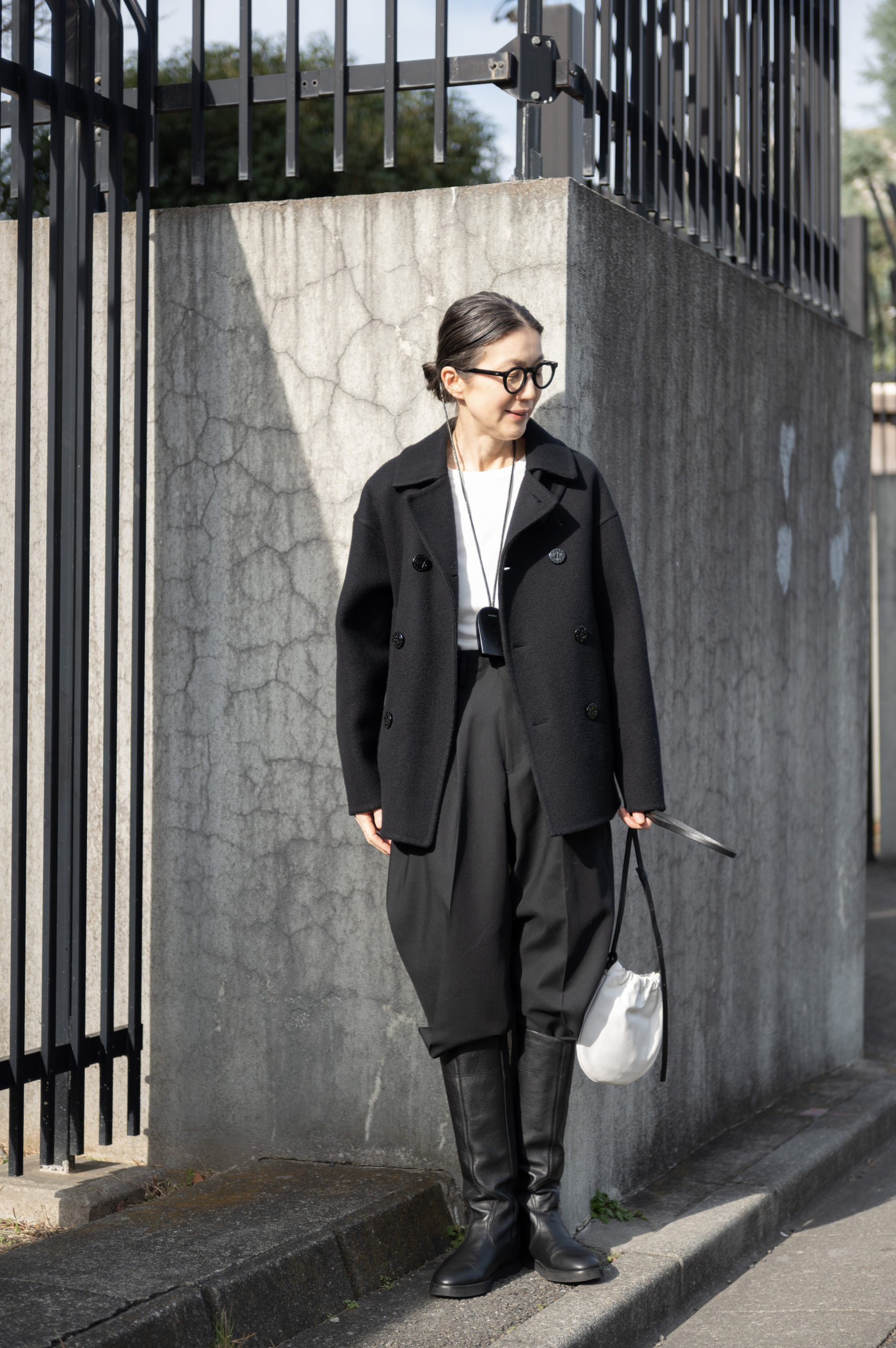 重くなりがちな黒をちょっぴりモードで洗練されたスタイルに!【Day5】