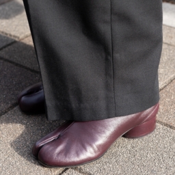 「メゾンマルジェラ」のタビブーツ