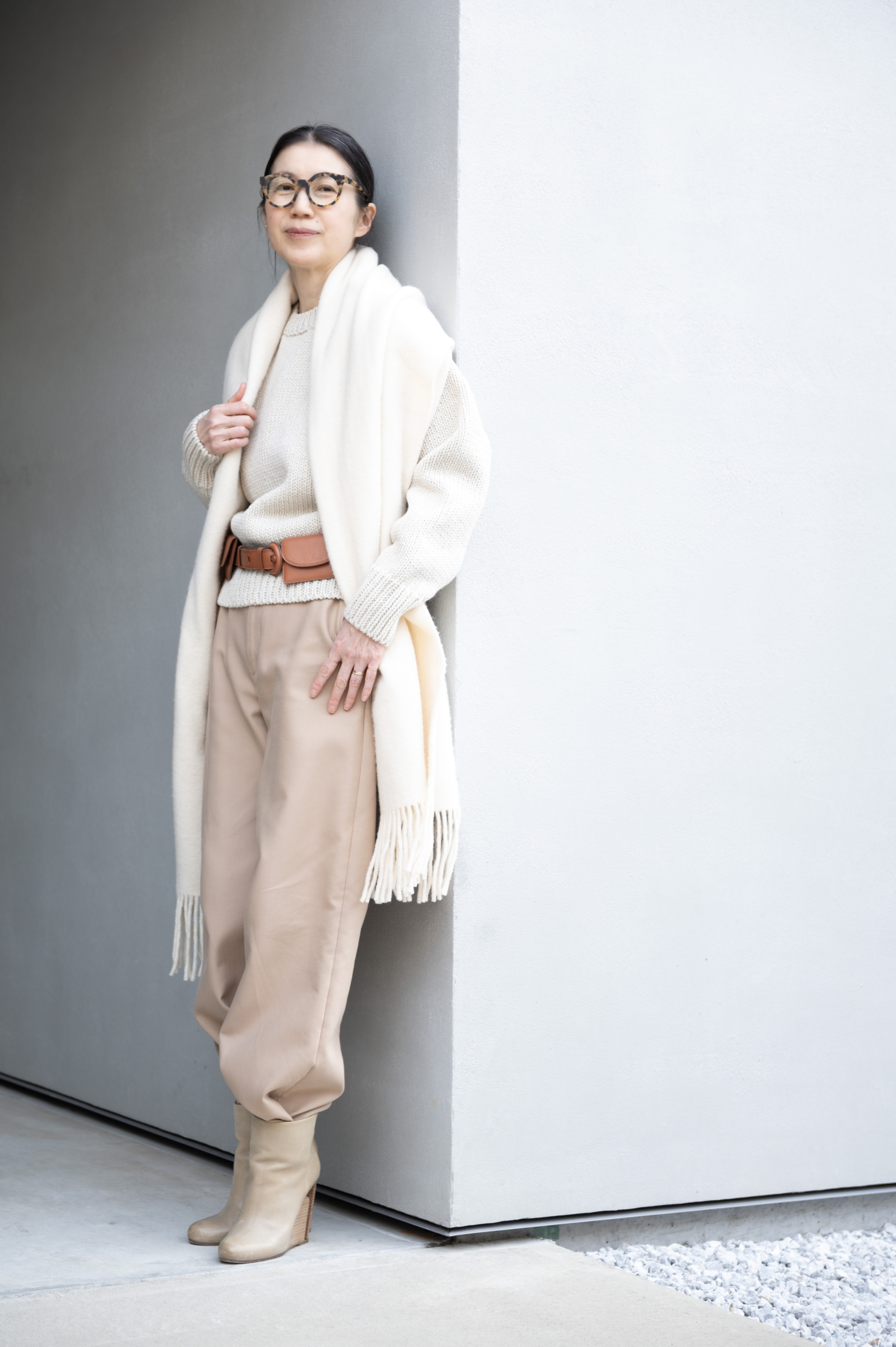 目を引く小物でニュアンスカラーコーデにメリハリを!【Day3】