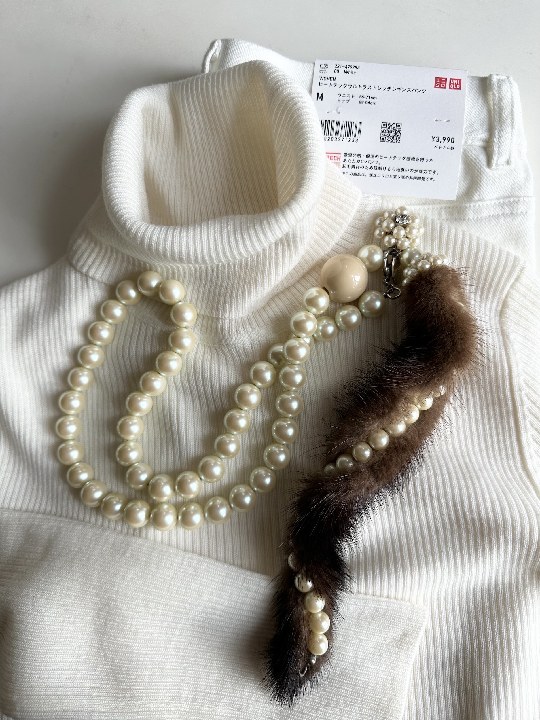 26_２月MOTOMIさんブログ_メリノタートルネックセーター_ヒートテックウルトラストレッチレギンスパンツ