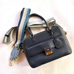 26年1月YUMIKOさんブログ_Anya Hindmarchのバック