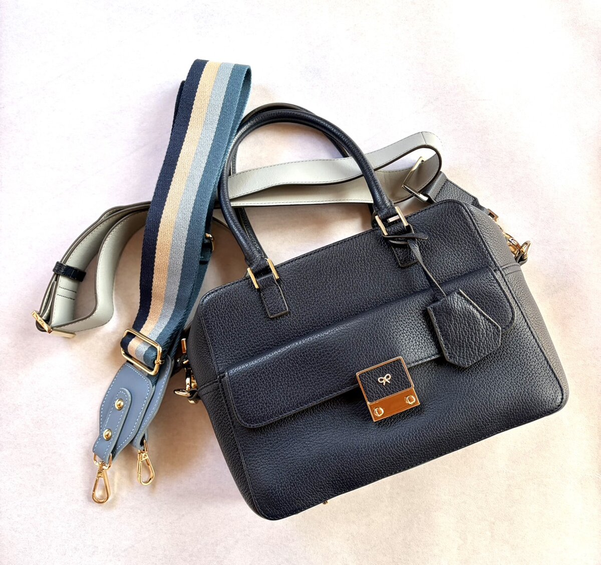 26年1月YUMIKOさんブログ_Anya Hindmarchのバック