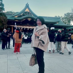 26年1月ブログ長谷川祐子さん_初詣コーデ