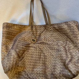 バッグ：Bottega Veneta