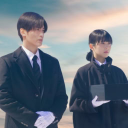 映画『ほどなく、お別れです』より漆原（目黒蓮）と美空（浜辺美波）