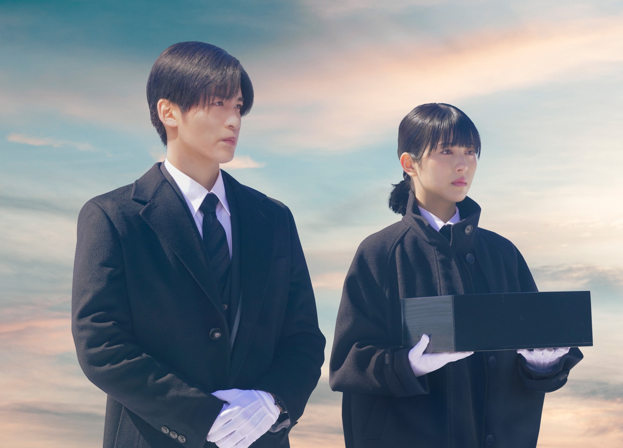 映画『ほどなく、お別れです』より漆原（目黒蓮）と美空（浜辺美波）