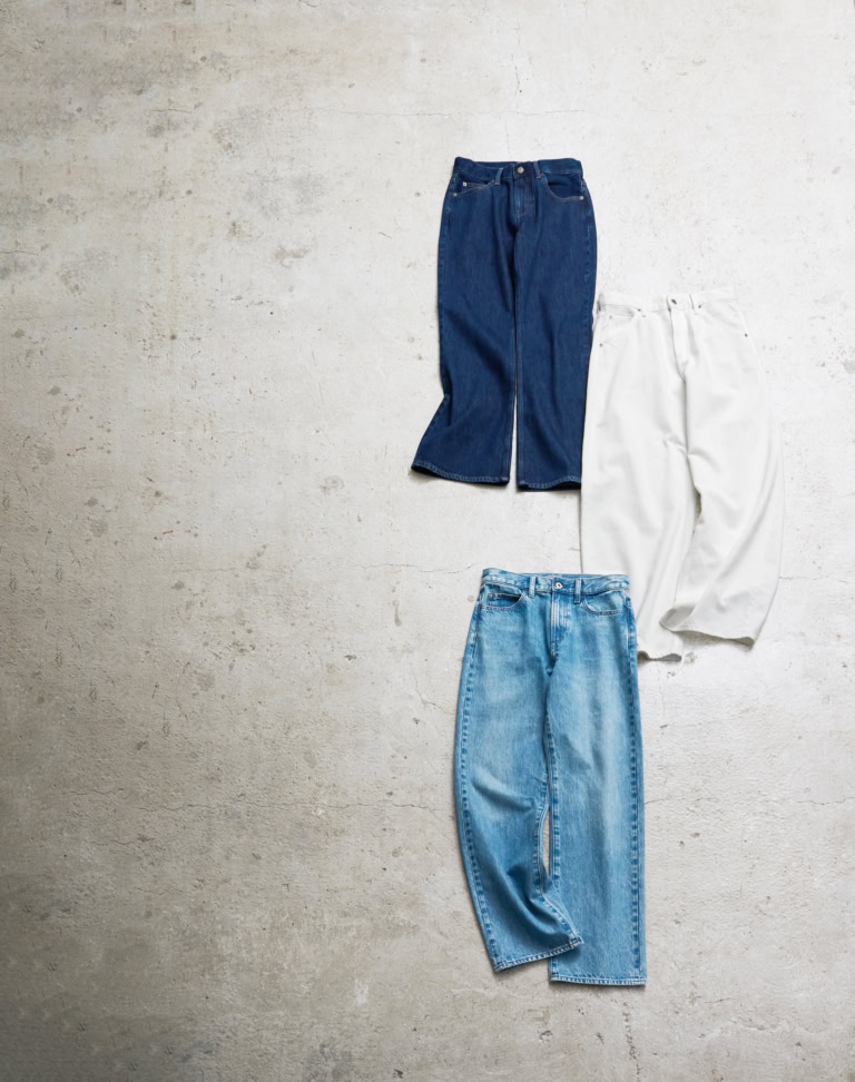 上から ブーツカットジーンズ¥4,990、バギーカーブジーンズ¥4,990/ともにユニクロ、ストレートジーンズ¥4,990/ユニクロ アンド ジェイダブリュー アンダーソン(ユニクロ)