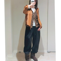 シープレザーブルゾン／oksoon(new)、レオパ柄カーデ／ZARA（new)、カットソーバレルパンツ／H＆M、スエードレザーブーツ／ZARA(new)