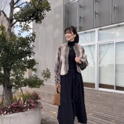 「RADIATE」のグラデーションフェイクファージャケット