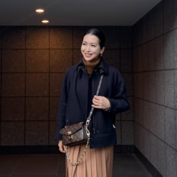 Boulson … The SECRET CLOSET、Knit … Weekend Max、Mara、Skirt,Boots … Dior、Bag … Louis Vuitton