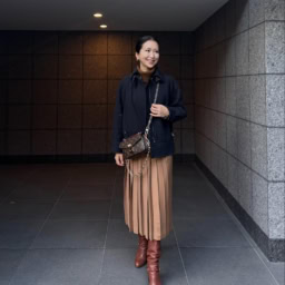 Boulson … The SECRET CLOSET、Knit … Weekend Max、Mara、Skirt,Boots … Dior、Bag … Louis Vuitton