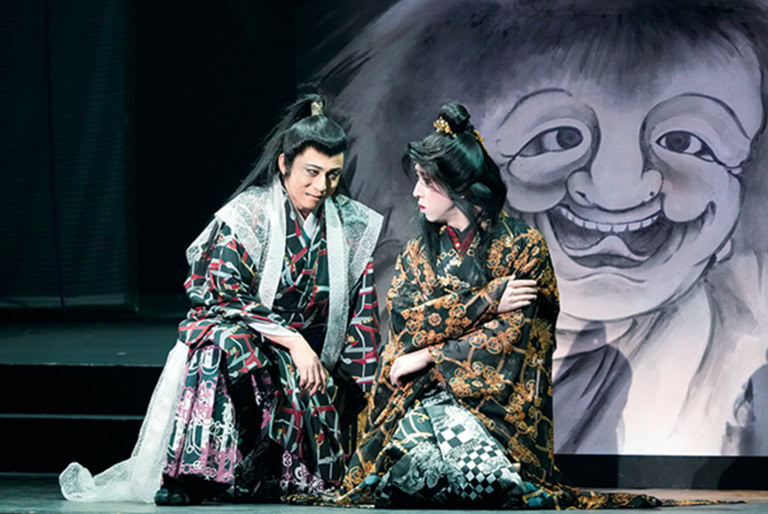 ライ（松本幸四郎）はエイアン国の四天王に上り詰める